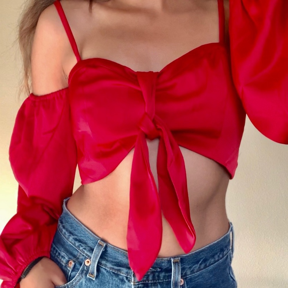 OFF SHOULDER CROP TOP